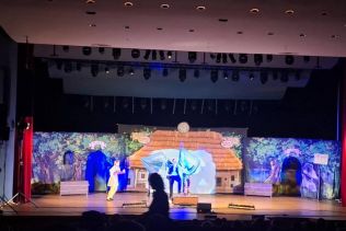 Wyjazd do teatru klas drugich