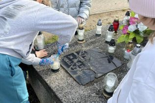 Klasa III a przy grobie Izabeli Tysowskiej
