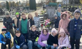 Klasa III a przy grobie Izabeli Tysowskiej