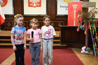 Uczennice klasy I a i I b Zespołu Szkolno-Przedszkolnego w Krzczonowie w Starostwie Powiatowym w Lublinie