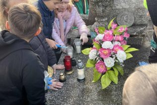 Klasa III a przy grobie Izabeli Tysowskiej