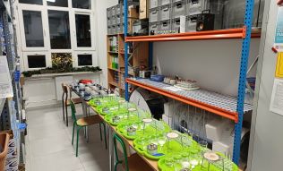 Szkolny &bdquo;Fun Lab&rdquo; na lekcji chemii