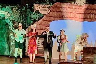 Wyjazd do teatru klas drugich