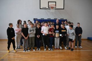 Uczniowie z Panem Konradem1