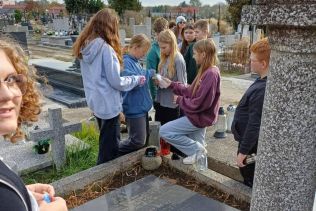 Śladami historii naszej szkoły &ndash; mogiła Leokadii Jasienowicz