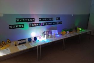 Wystawa druk&oacute;w 3d &bdquo;Wok&oacute;ł promieniotw&oacute;rczości&rdquo;