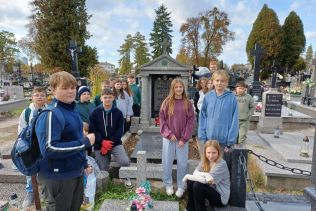 Śladami historii naszej szkoły &ndash; mogiła Leokadii Jasienowicz