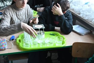 Szkolny &bdquo;Fun Lab&rdquo; na lekcji chemii