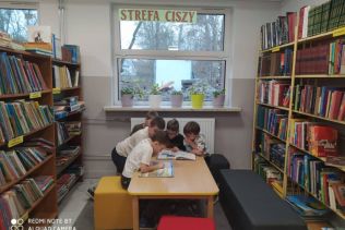 Strefa ciszy w bibliotece szkolnej