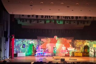 Wyjazd do teatru klas drugich