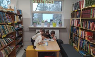 Strefa ciszy w bibliotece szkolnej