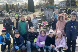 Klasa III a przy grobie Izabeli Tysowskiej