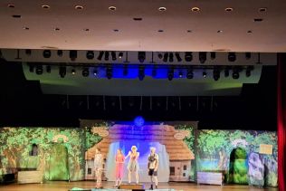 Wyjazd do teatru klas drugich