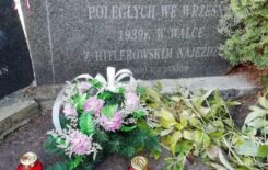 Więcej o: Klasa V a przy grobie bohaterów września 1939 roku